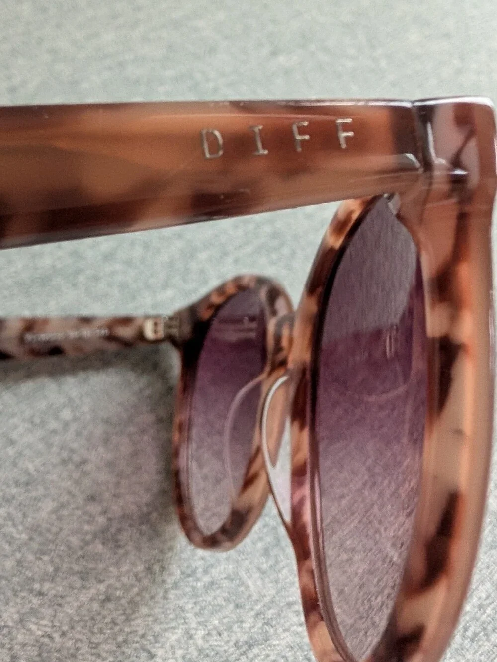 Women’s Oversized Tortoiseshell Sunglasses with Gradient Purple Lenses